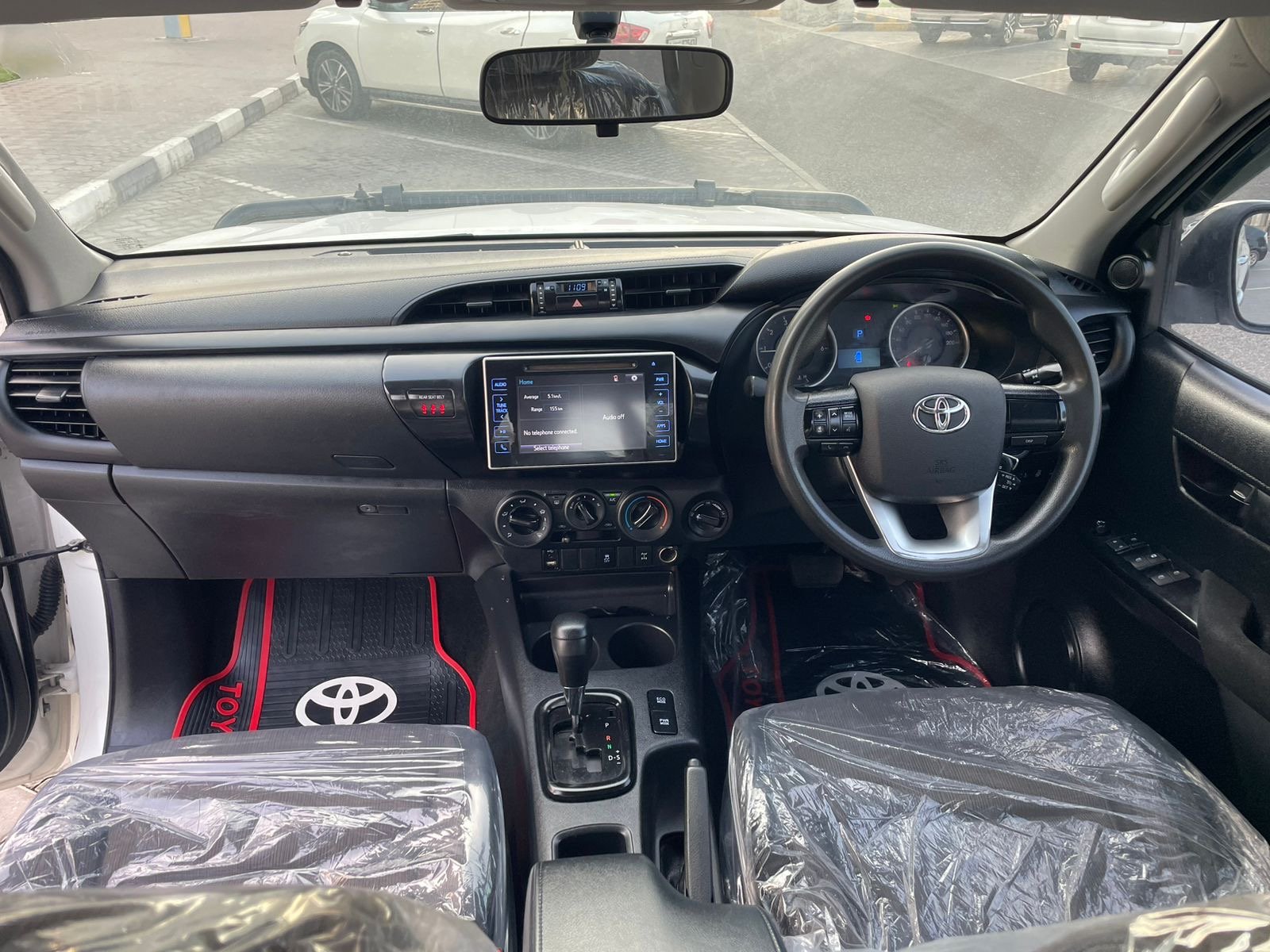 Toyota Hilux SR5 2017 White Bullbar image